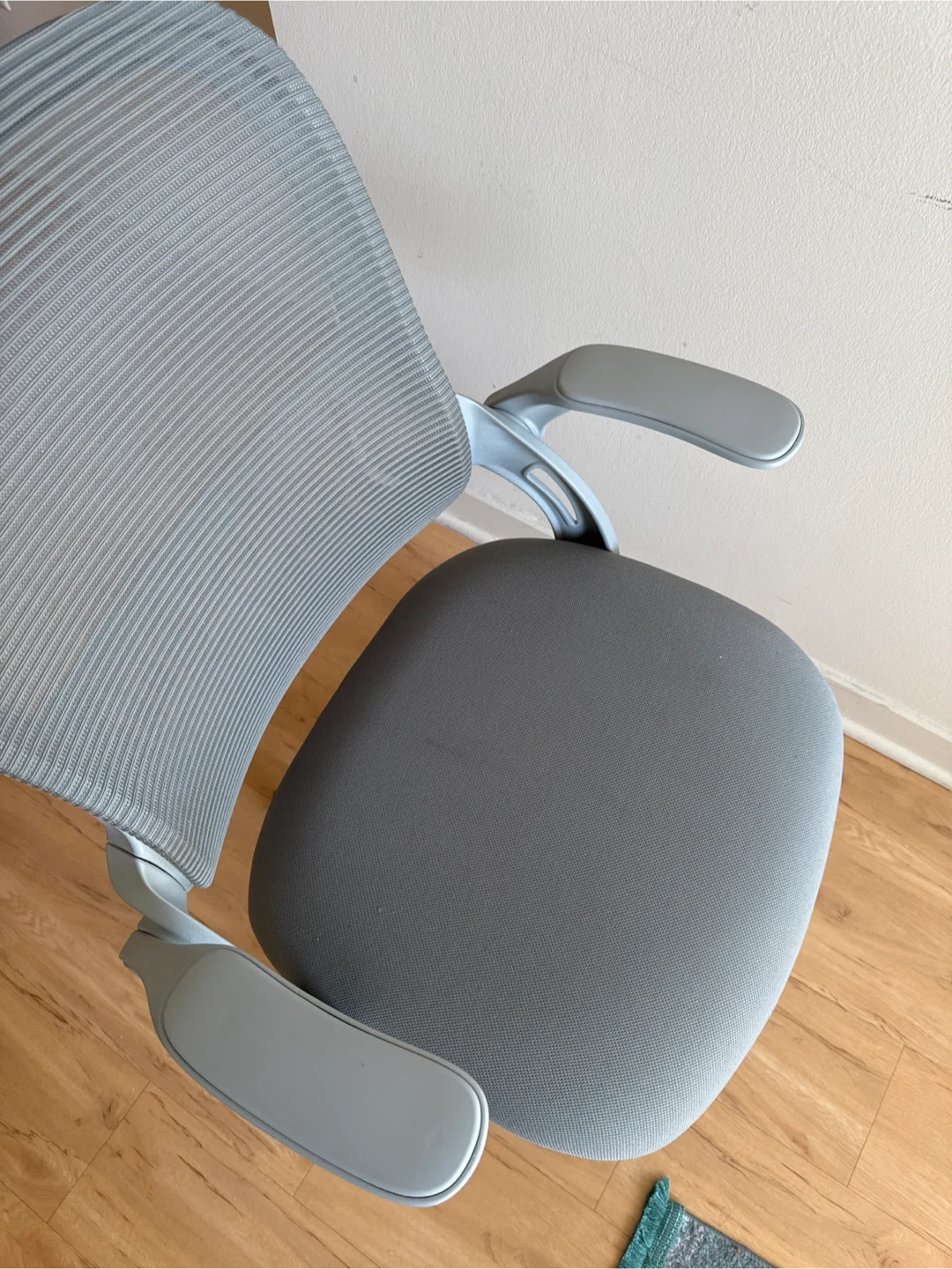 Gray Mesh Office Chair - photo 3