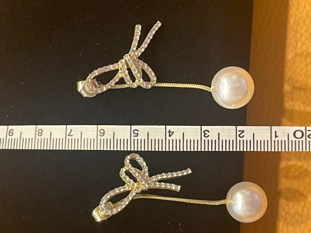 Crystal bow and pearl drop earrings - photo 4