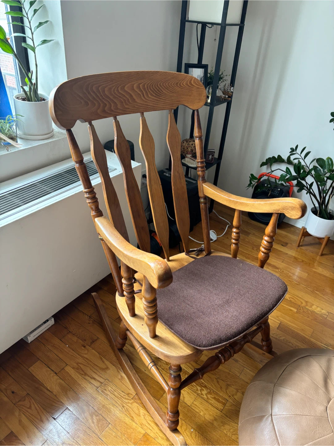 Classic Wooden Rocking Chair - photo 3