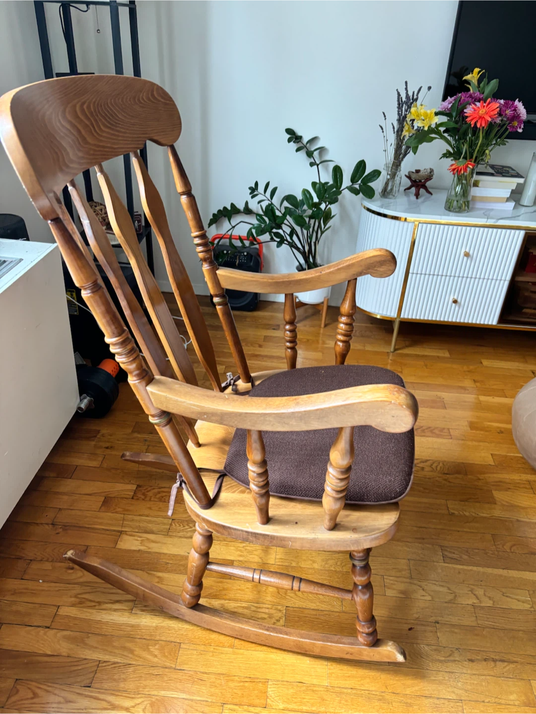 Classic Wooden Rocking Chair - photo 4
