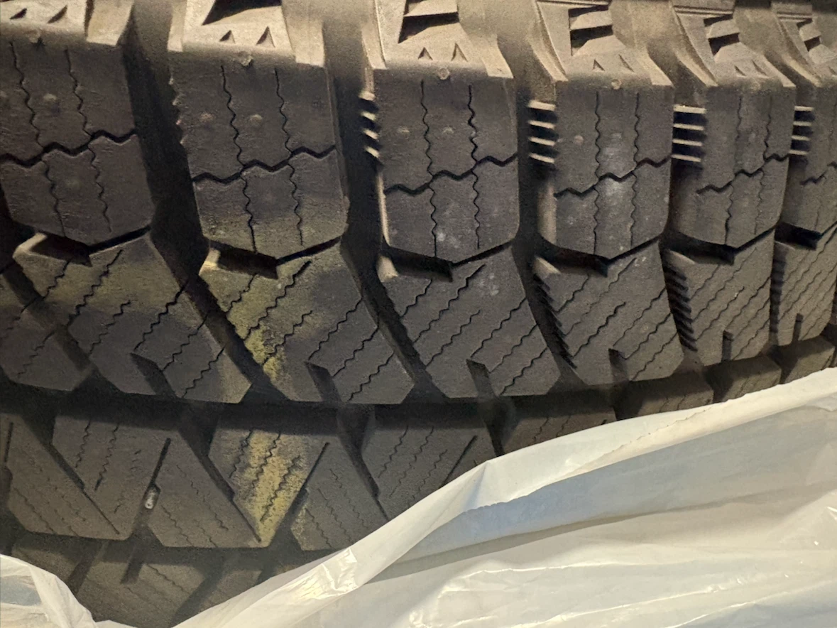 Set of 4 Bridgestone Blizzak WS90 Tires 245/45R19