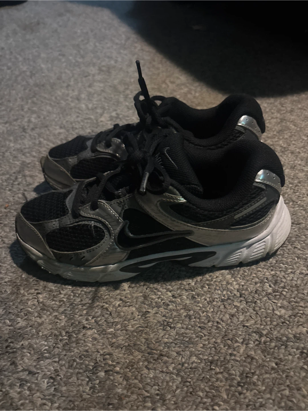 Nike Black and Silver Running Shoes size 5.5 - photo 4