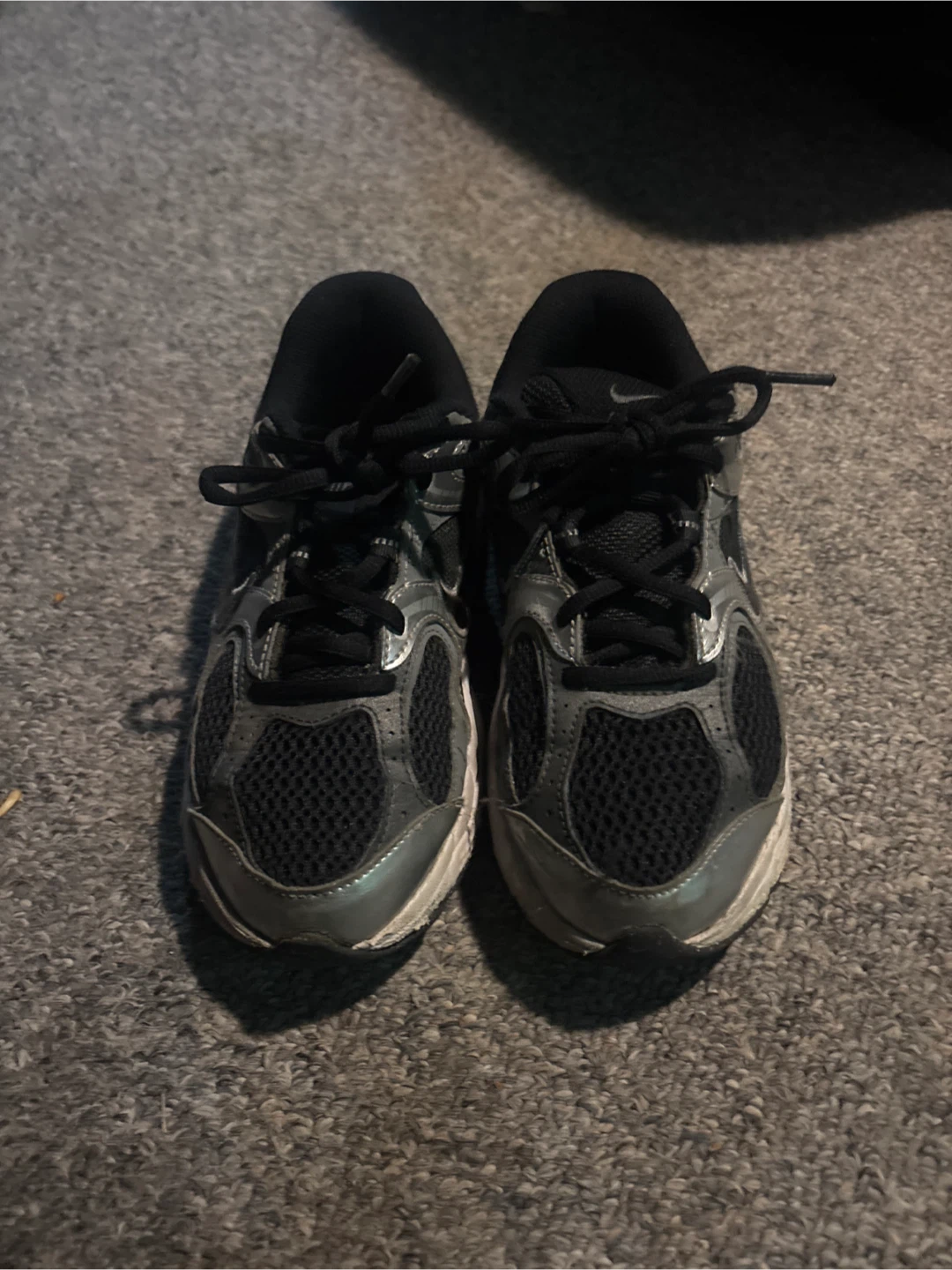 Nike Black and Silver Running Shoes size 5.5 - photo 5