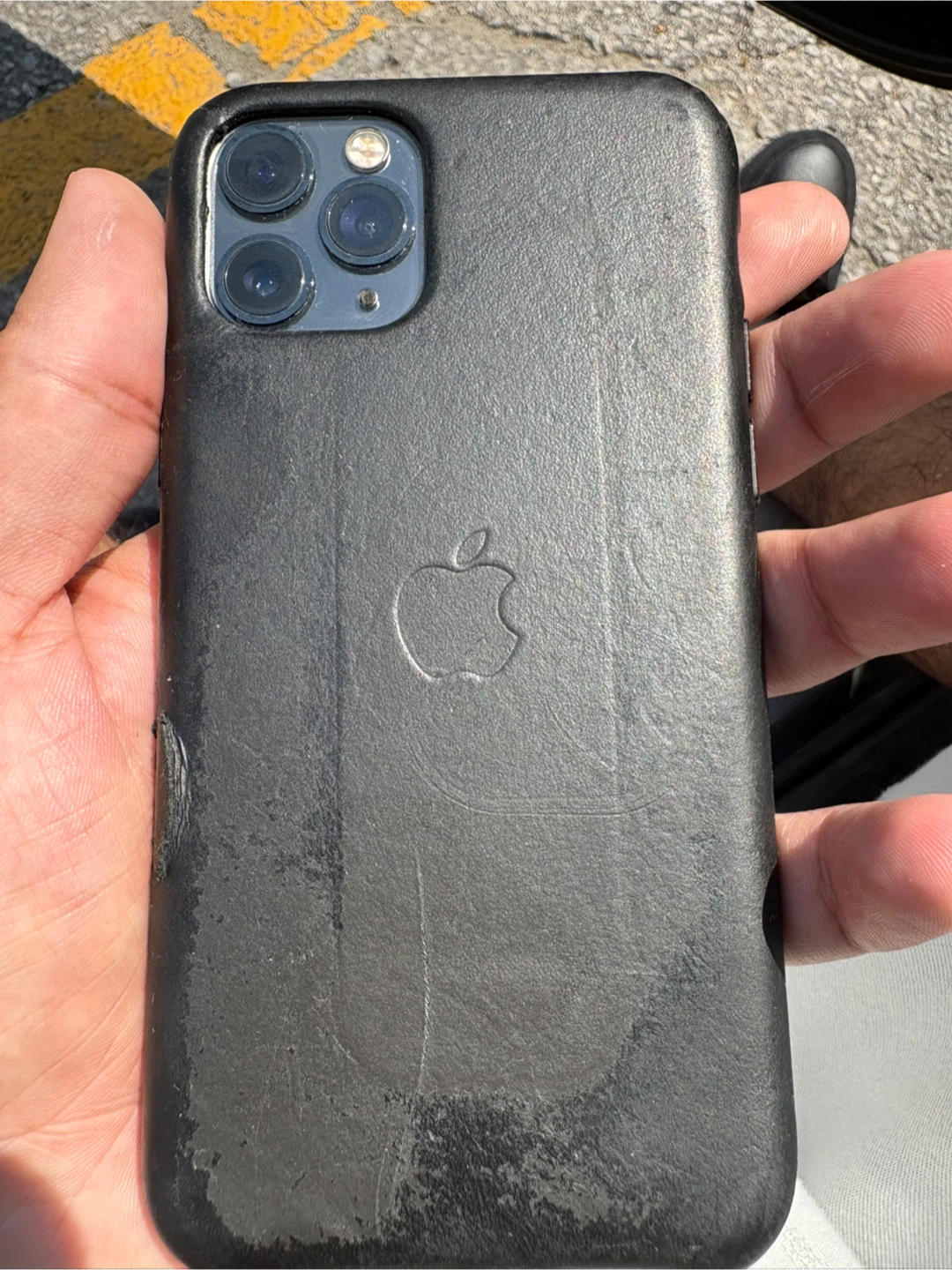 iPhone 11 Pro used - photo 2