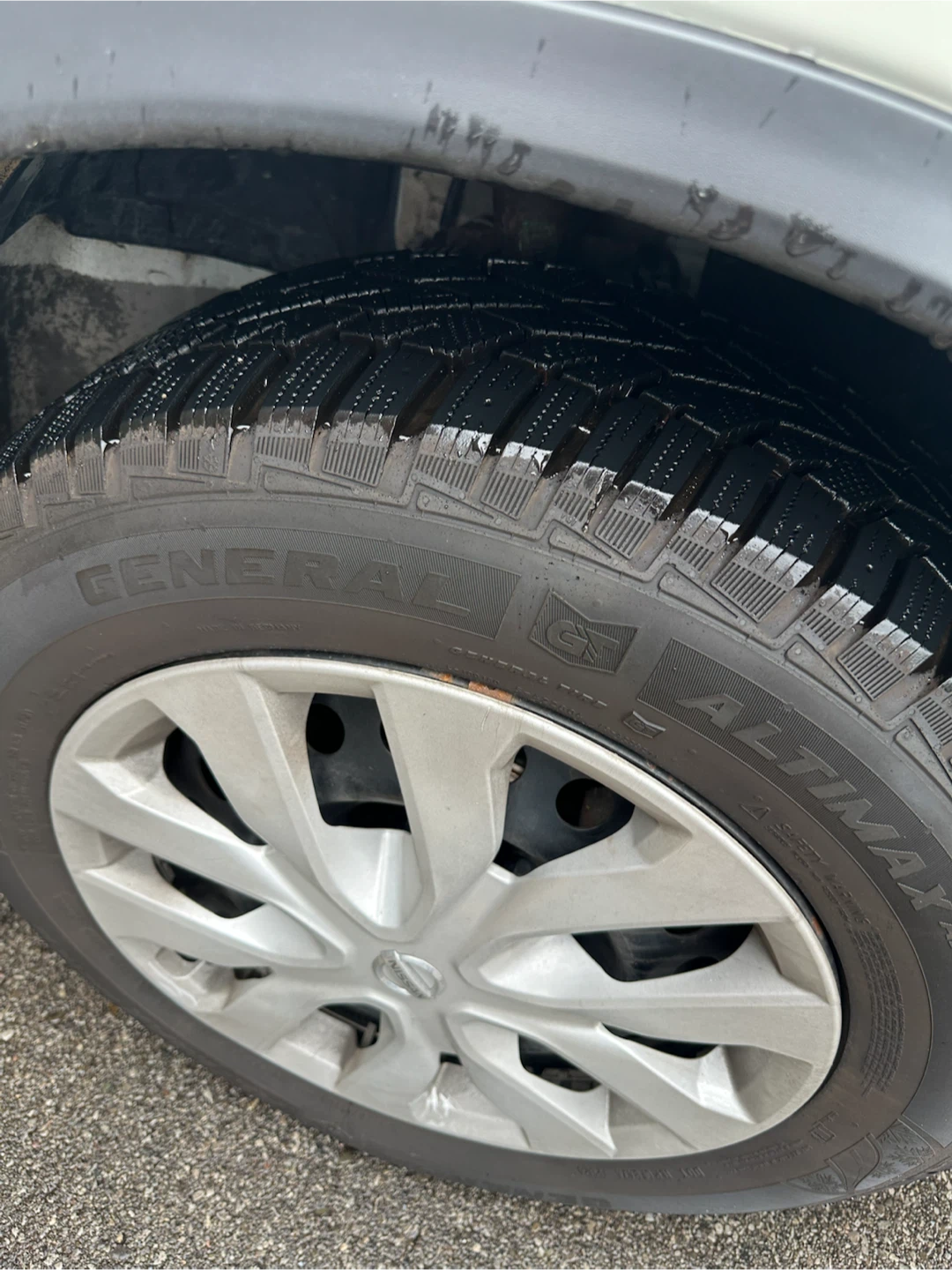 White Nissan Rogue SUV - photo 4