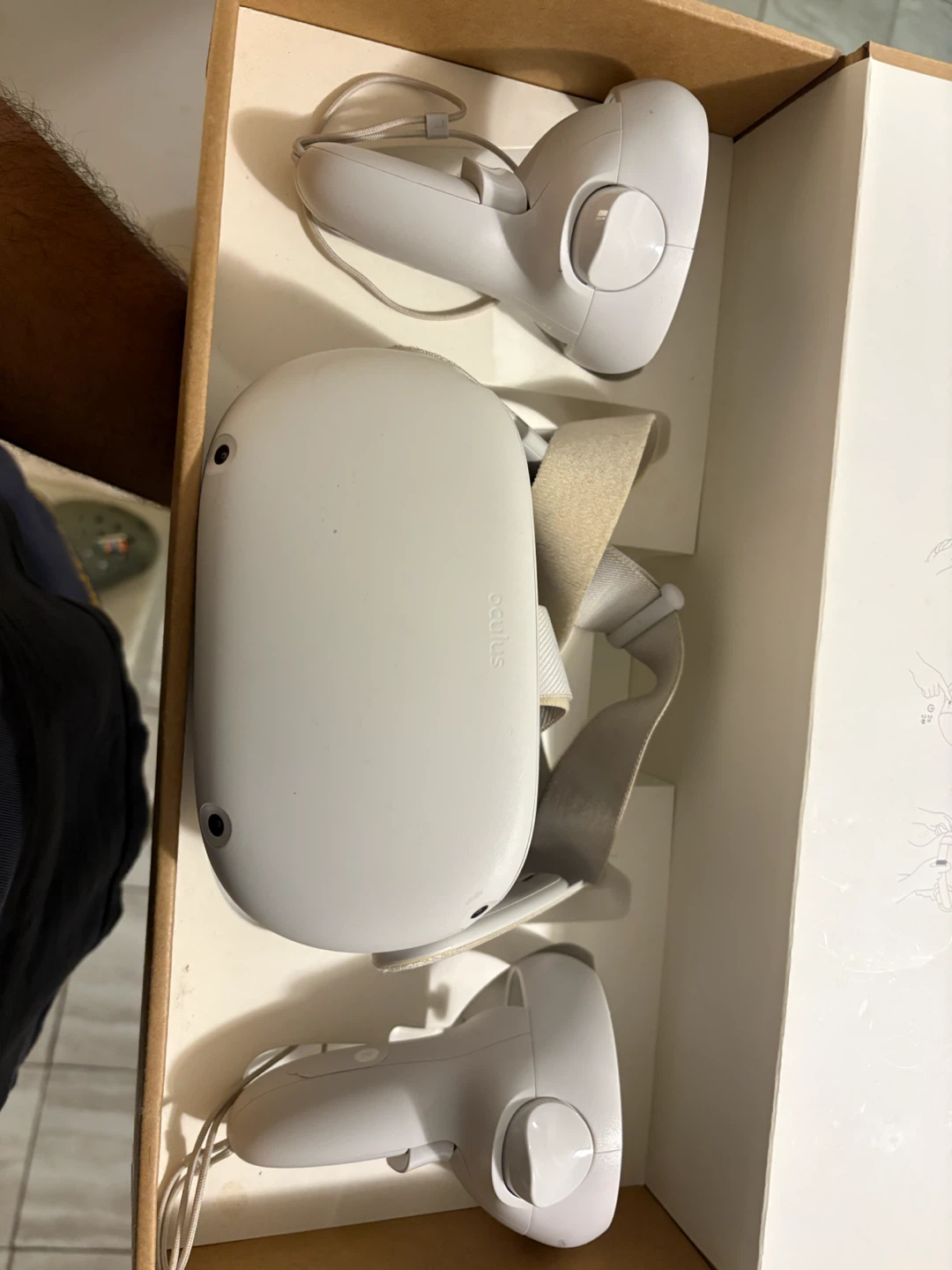 Oculus Quest 2 VR Headset