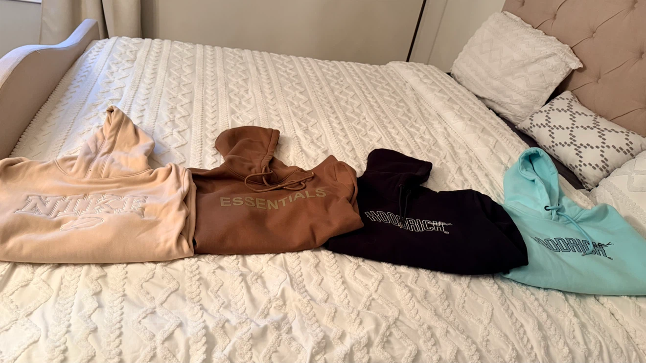 Set of 4 branded hoodies - photo 4
