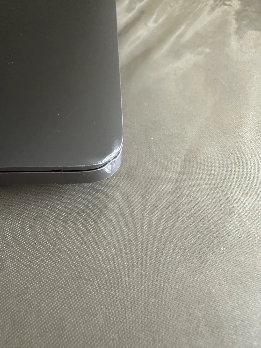 Apple MacBook Pro 2017 - Read Description - photo 2