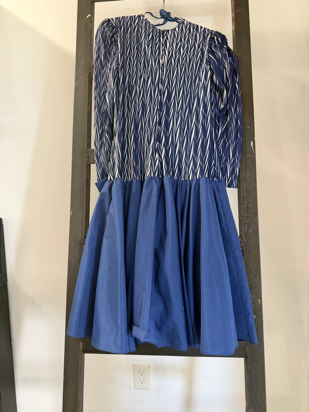 After Dark Blue and White Patterned Dress - photo 3