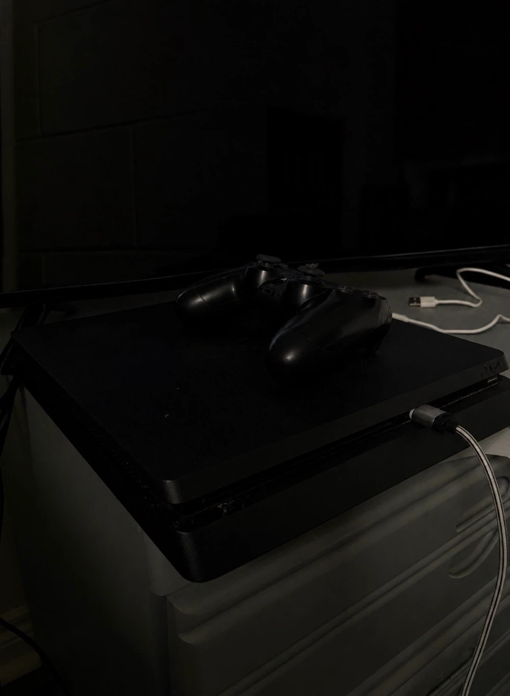 Sony PlayStation 4 Slim Console with Controller and Game - photo 3