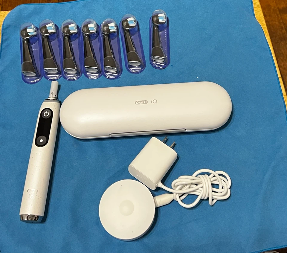 Oral-B iO Series Electric Toothbrush Set