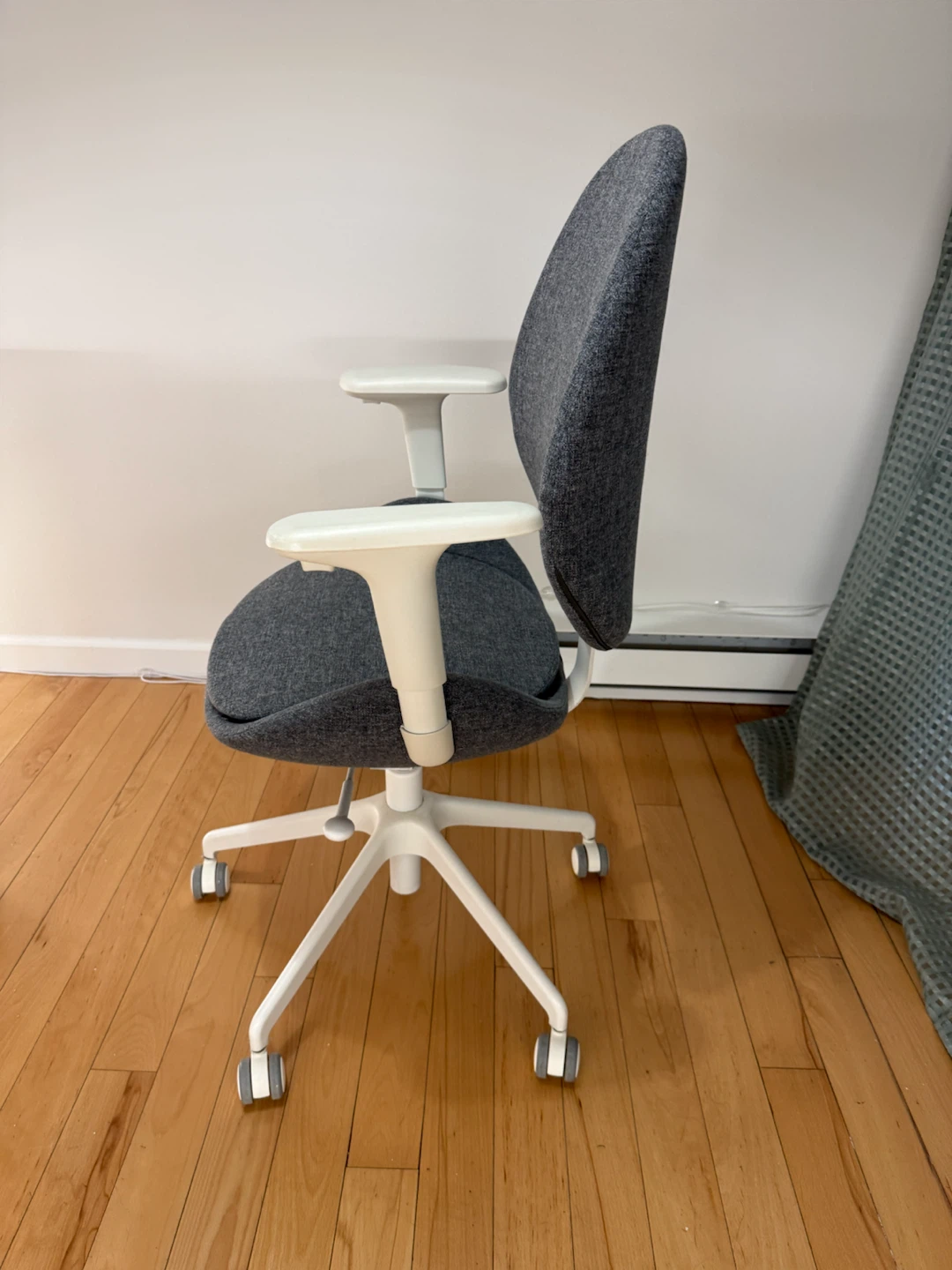 IKEA HATTEFJÄLL Ergonomic Office Chair – Grey/White