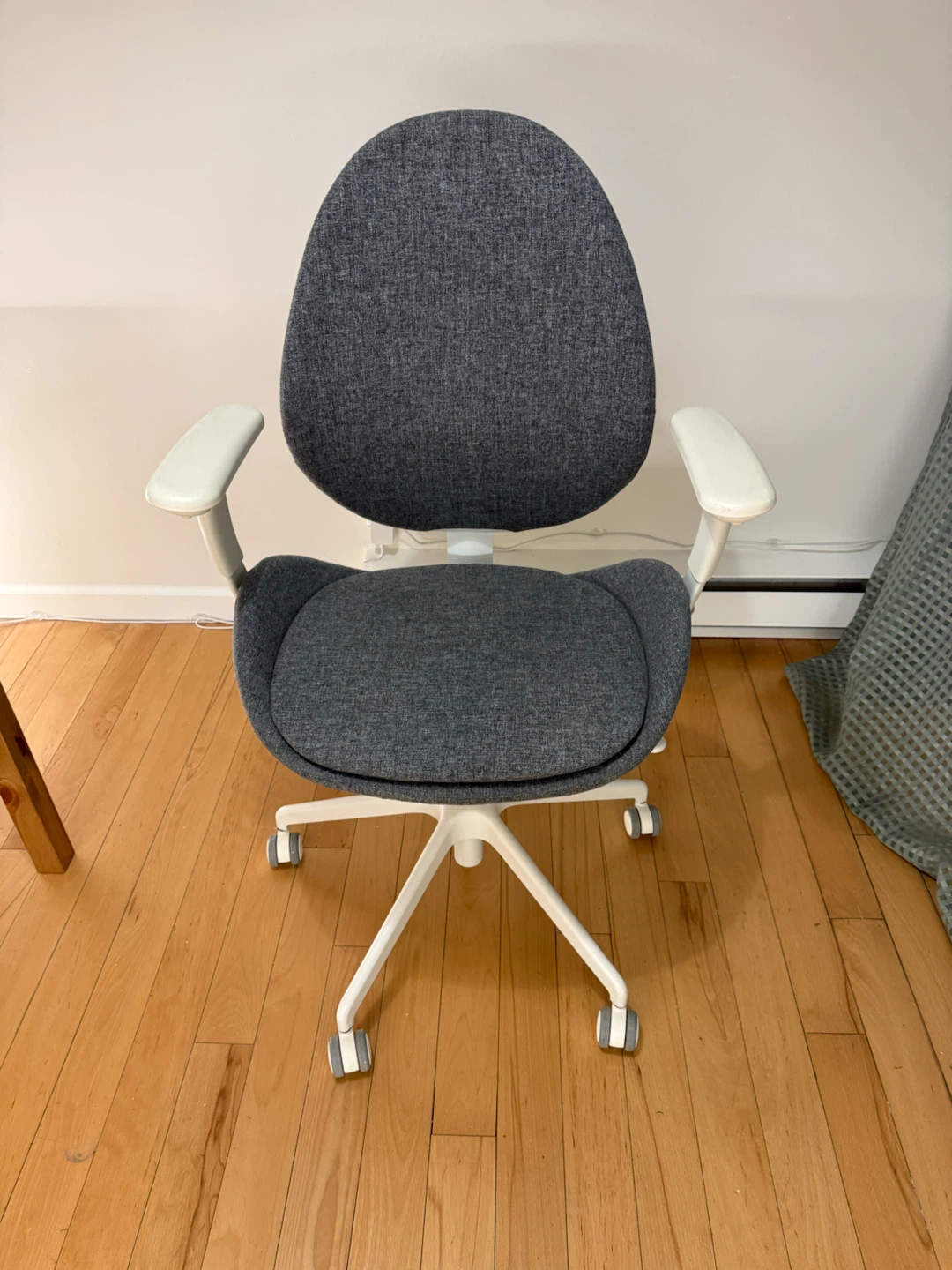 IKEA HATTEFJÄLL Ergonomic Office Chair – Grey/White - photo 3