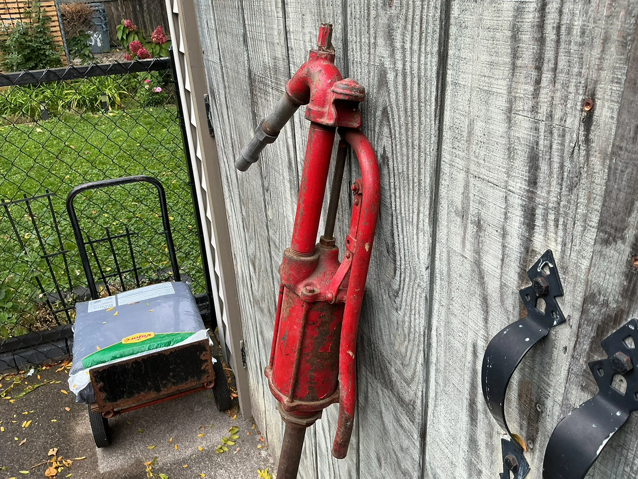 1945 Red Cast Iron & Steel Lever/Piston  Hand Water Pump - photo 3