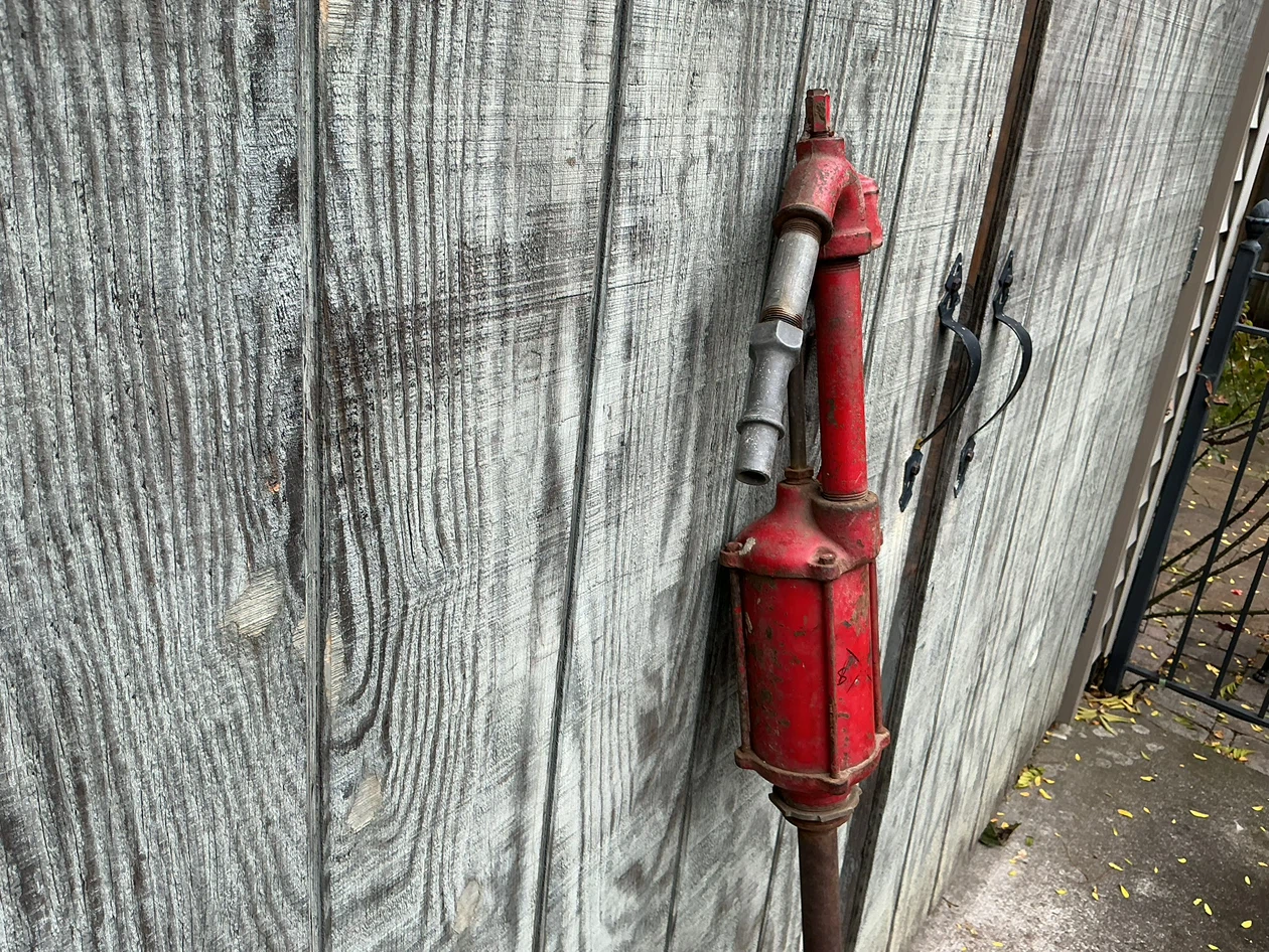 1945 Red Cast Iron & Steel Lever/Piston  Hand Water Pump - photo 4