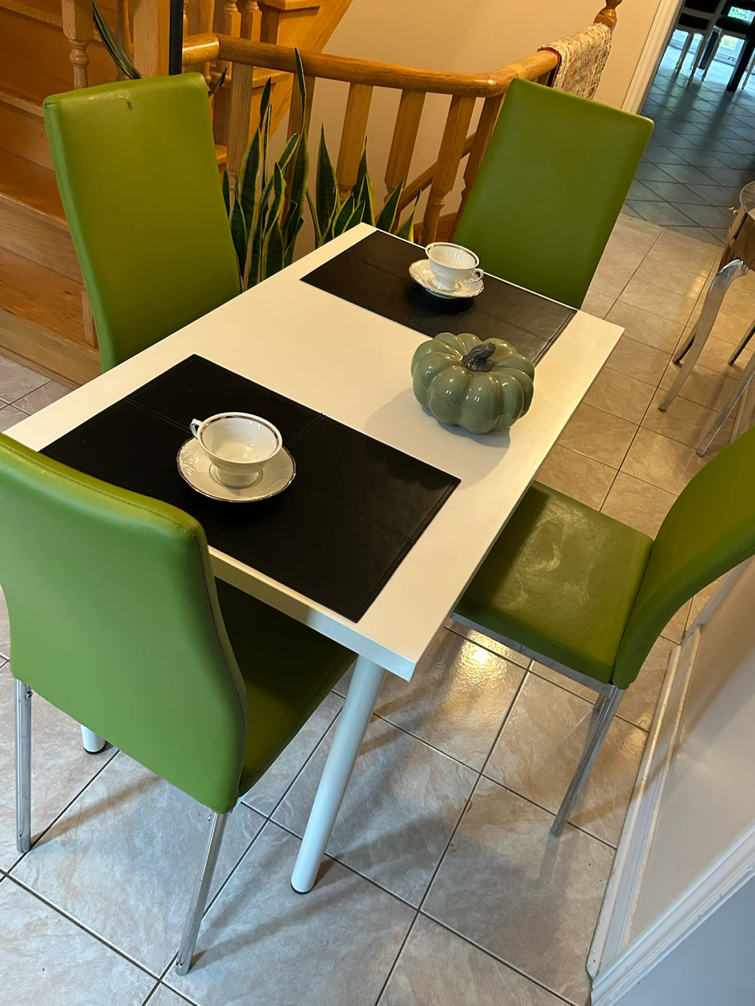 Dining table and 4 green chairs set