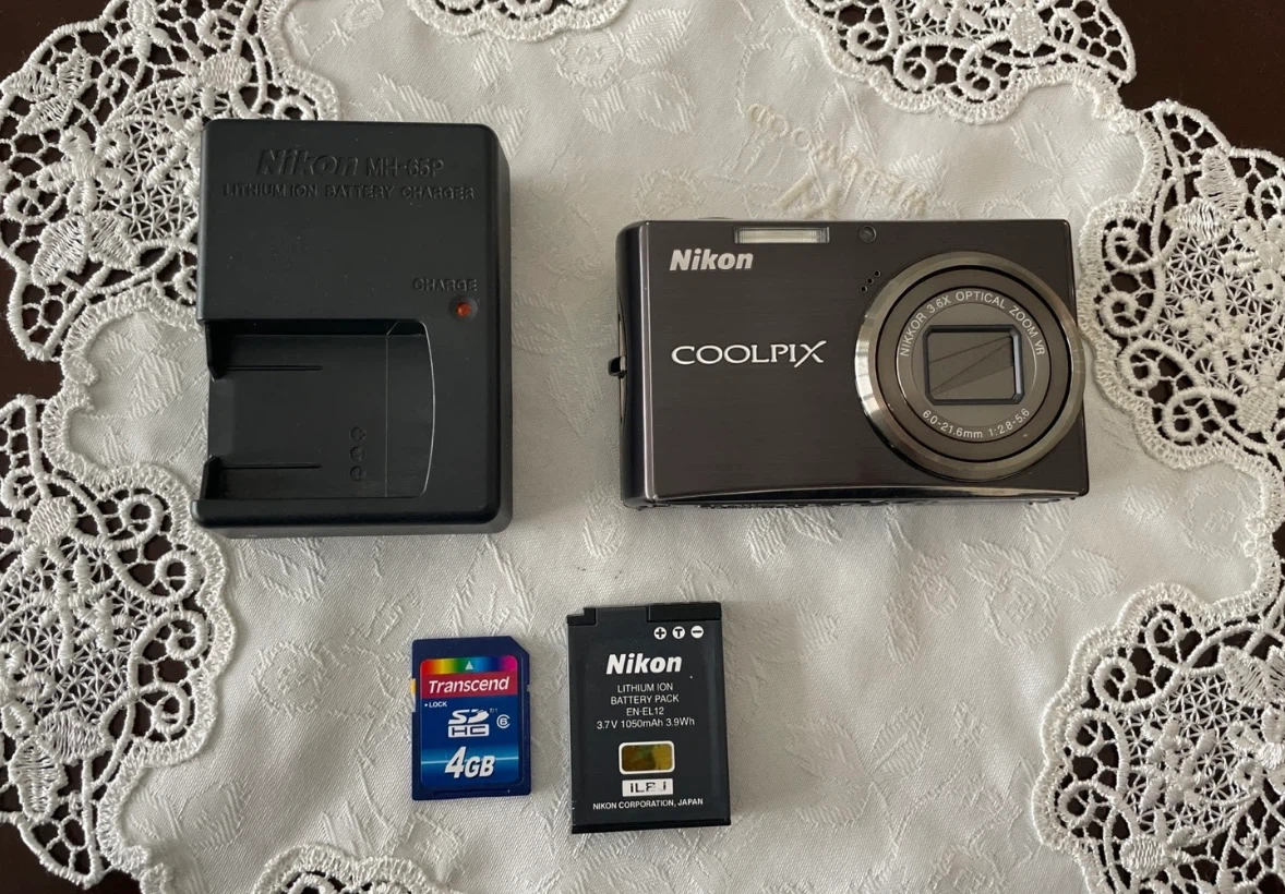 Nikon COOLPIX s710 Digital Camera with Charger