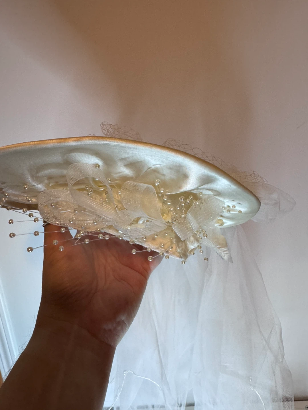 Vintage Ivory bridal hat with attached veil - photo 3