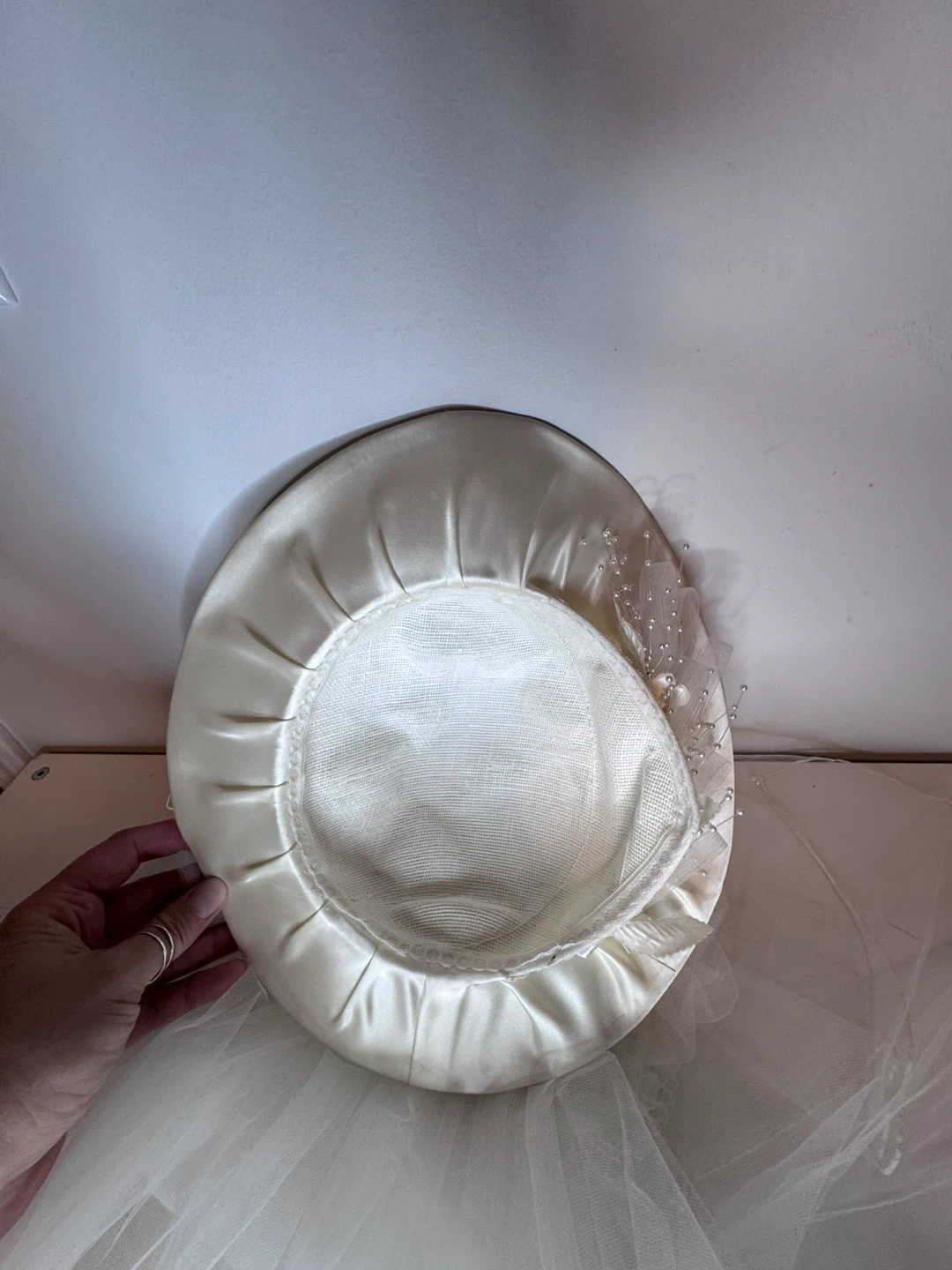 Vintage Ivory bridal hat with attached veil - photo 5