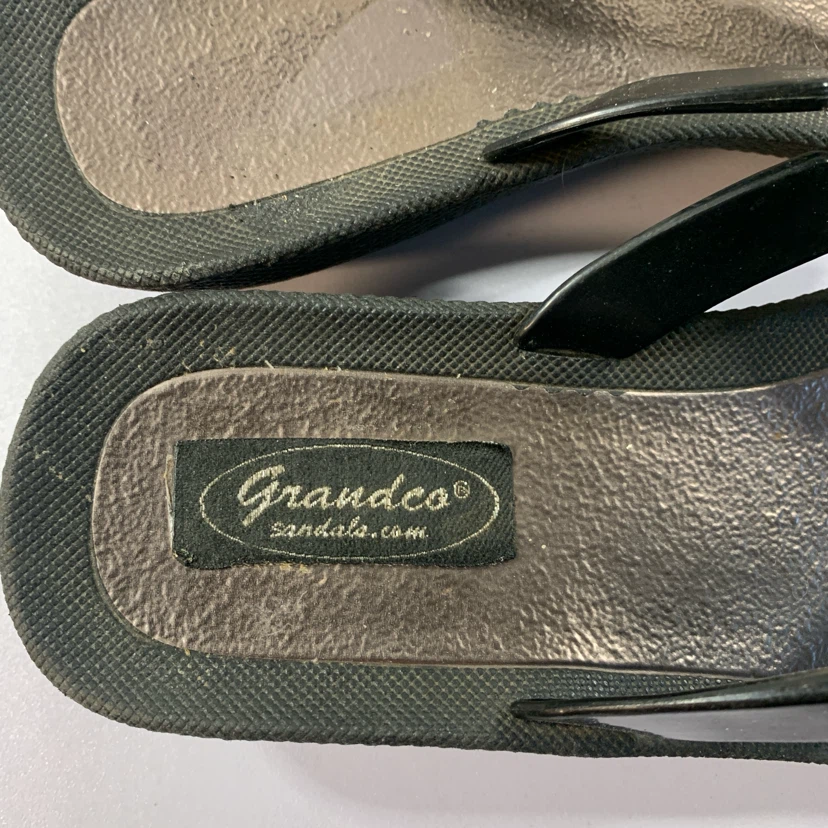 Beaded flip flops size 8 - photo 2