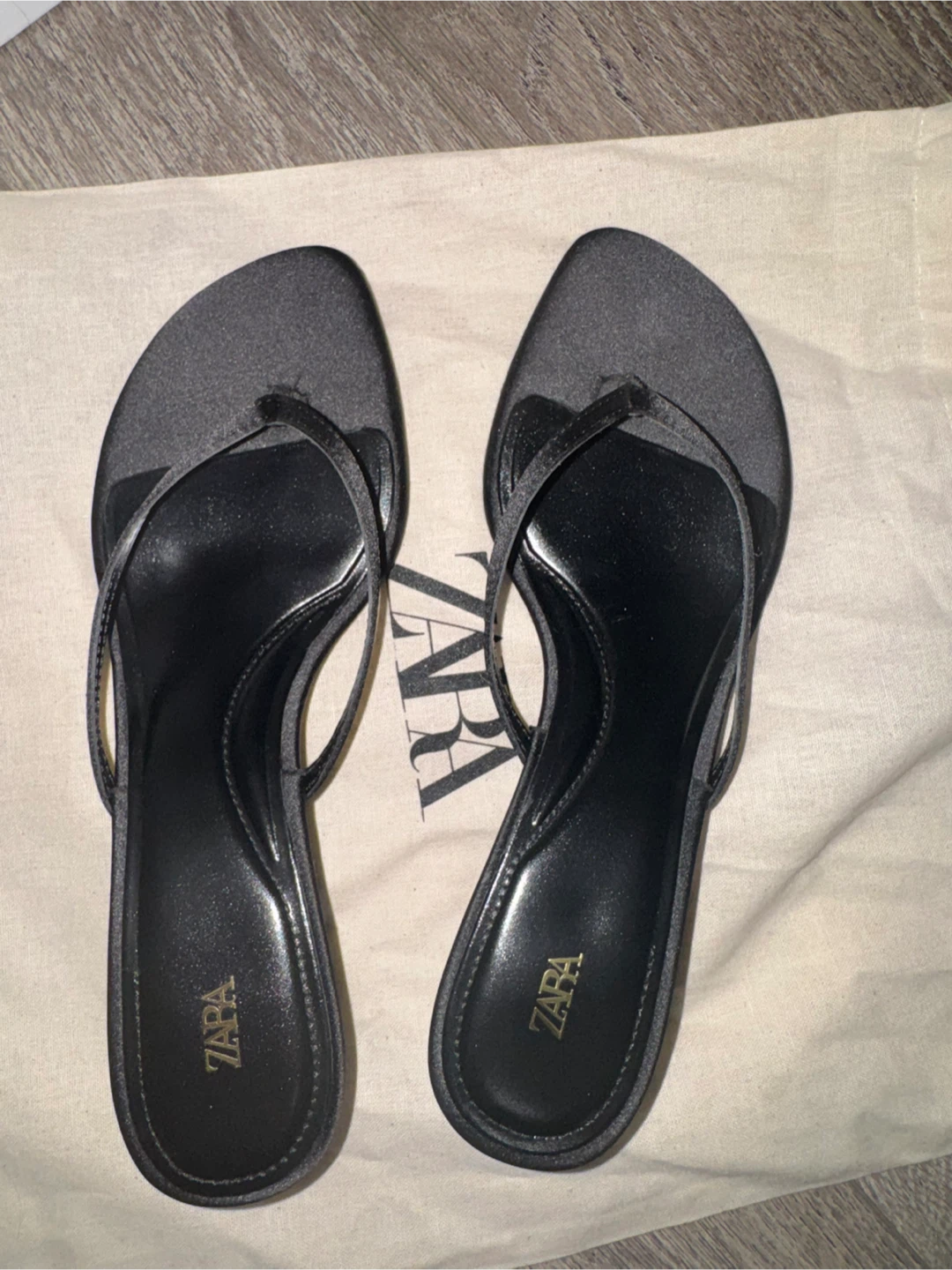 Zara black satin thong kitten heels - photo 2