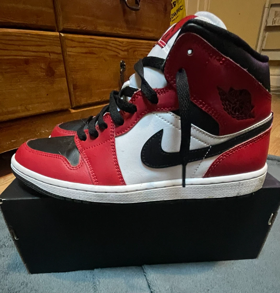 Air Jordan 1 Mid Black/Gym Red Size 8.5 - photo 3