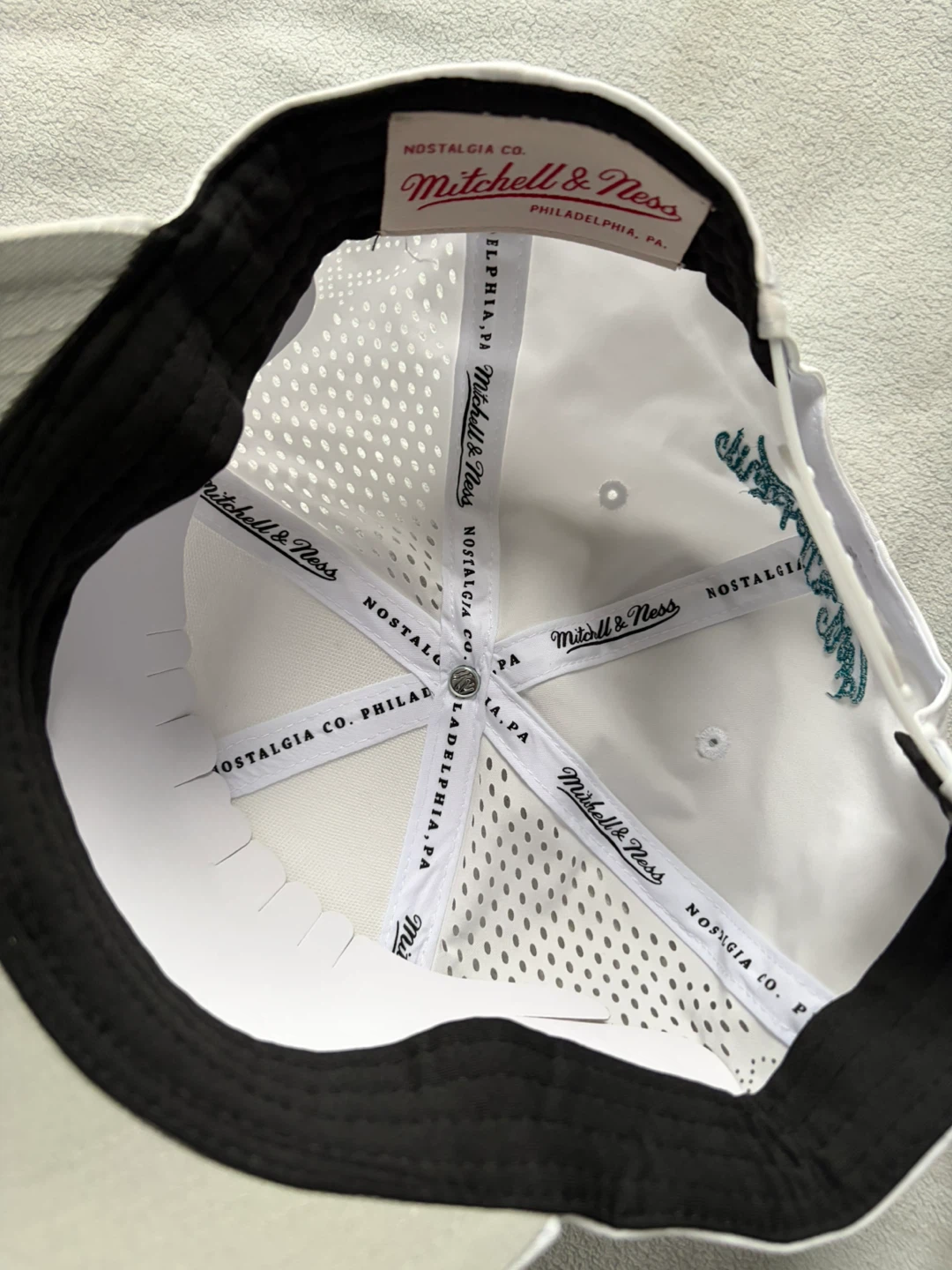 Charlotte Hornets White Lightweight Adjustable Hat - photo 3