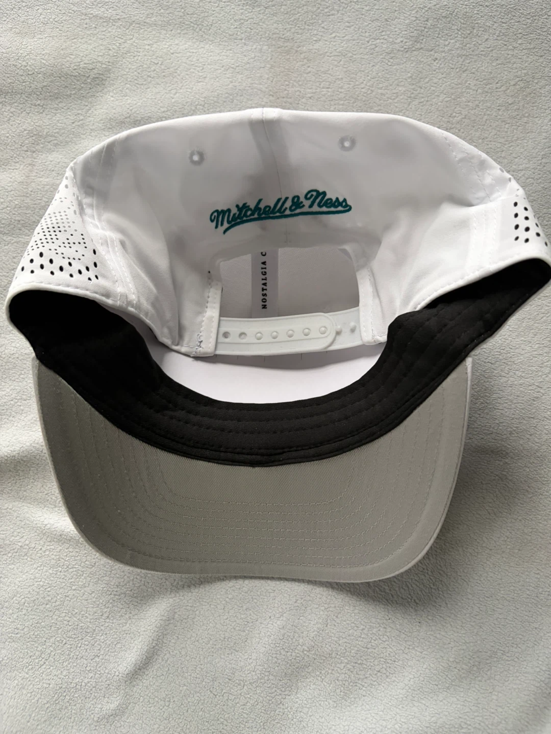 Charlotte Hornets White Lightweight Adjustable Hat - photo 2