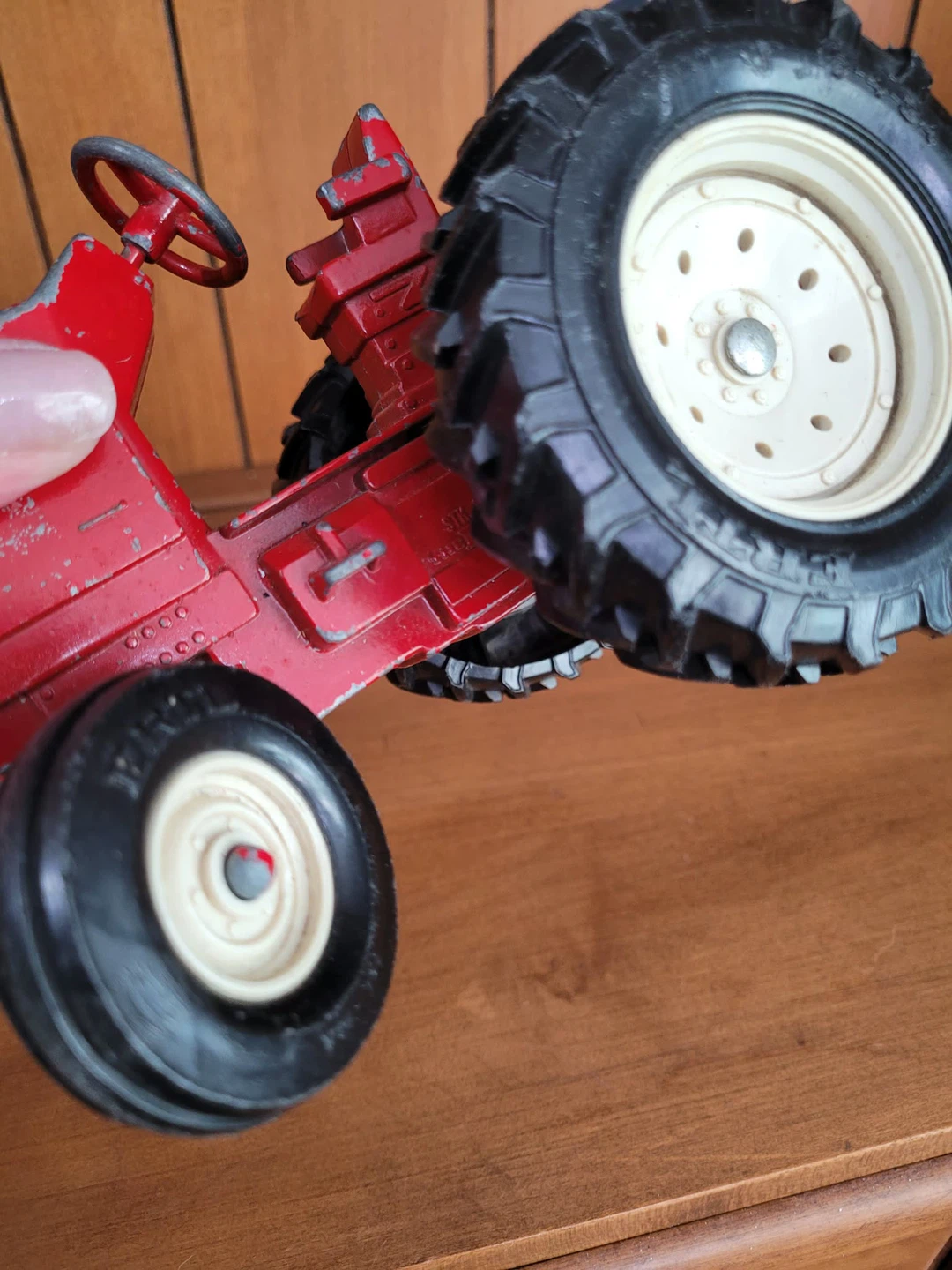 Vintage Ertl Red Toy Tractor - photo 3
