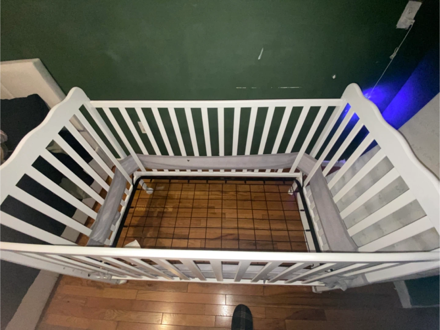 White Wooden Baby Crib with Mattress - photo 3