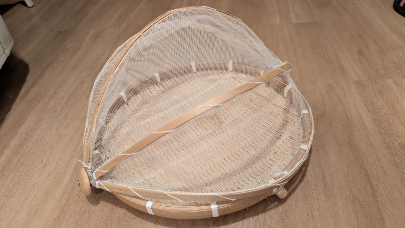 Bamboo Food Basket / food serving tray with Mesh Cover - photo 3