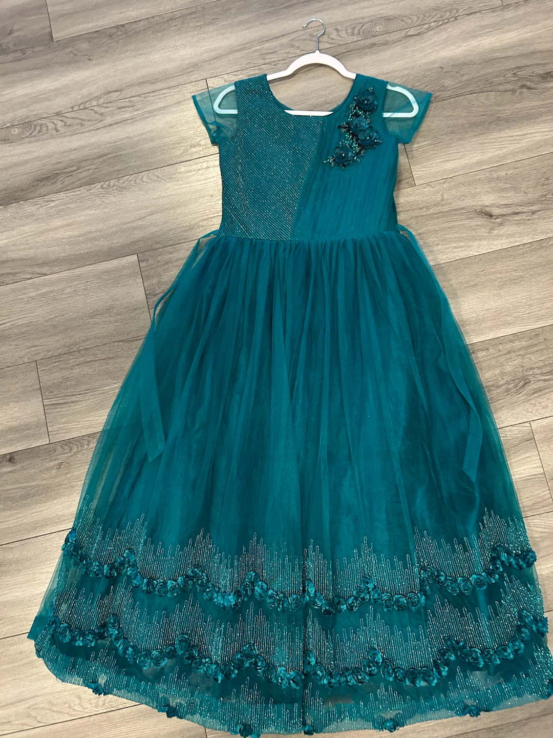 Three girls' dresses - photo 2