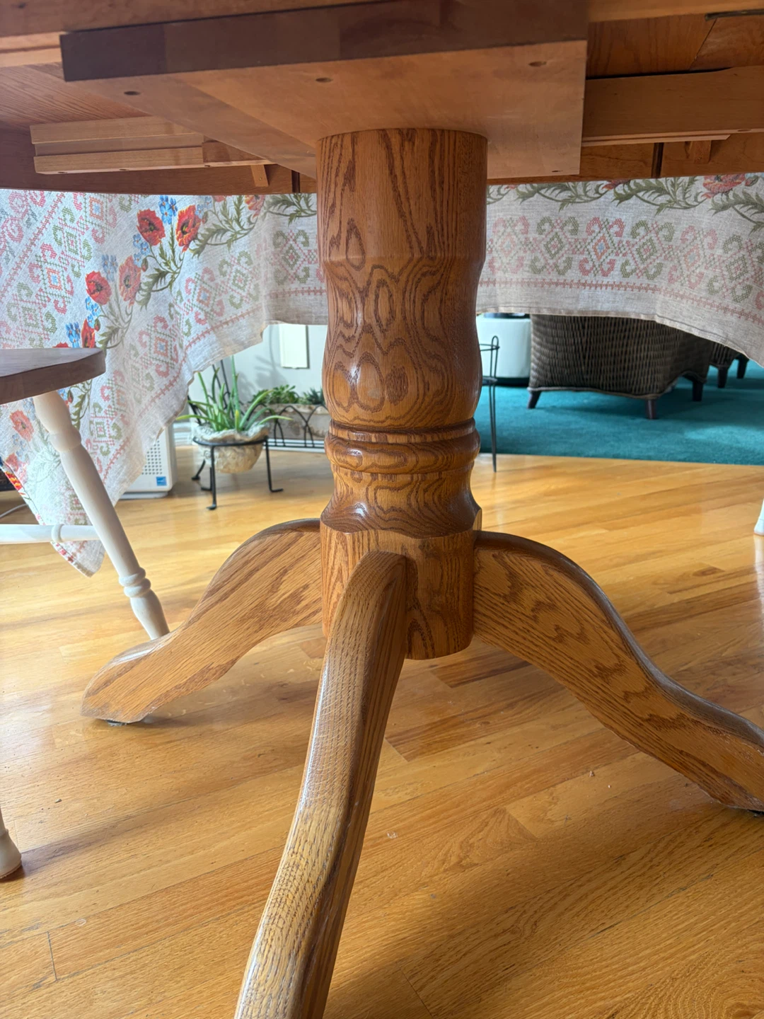 White Oval Dining Table with 4 Chairs - photo 3