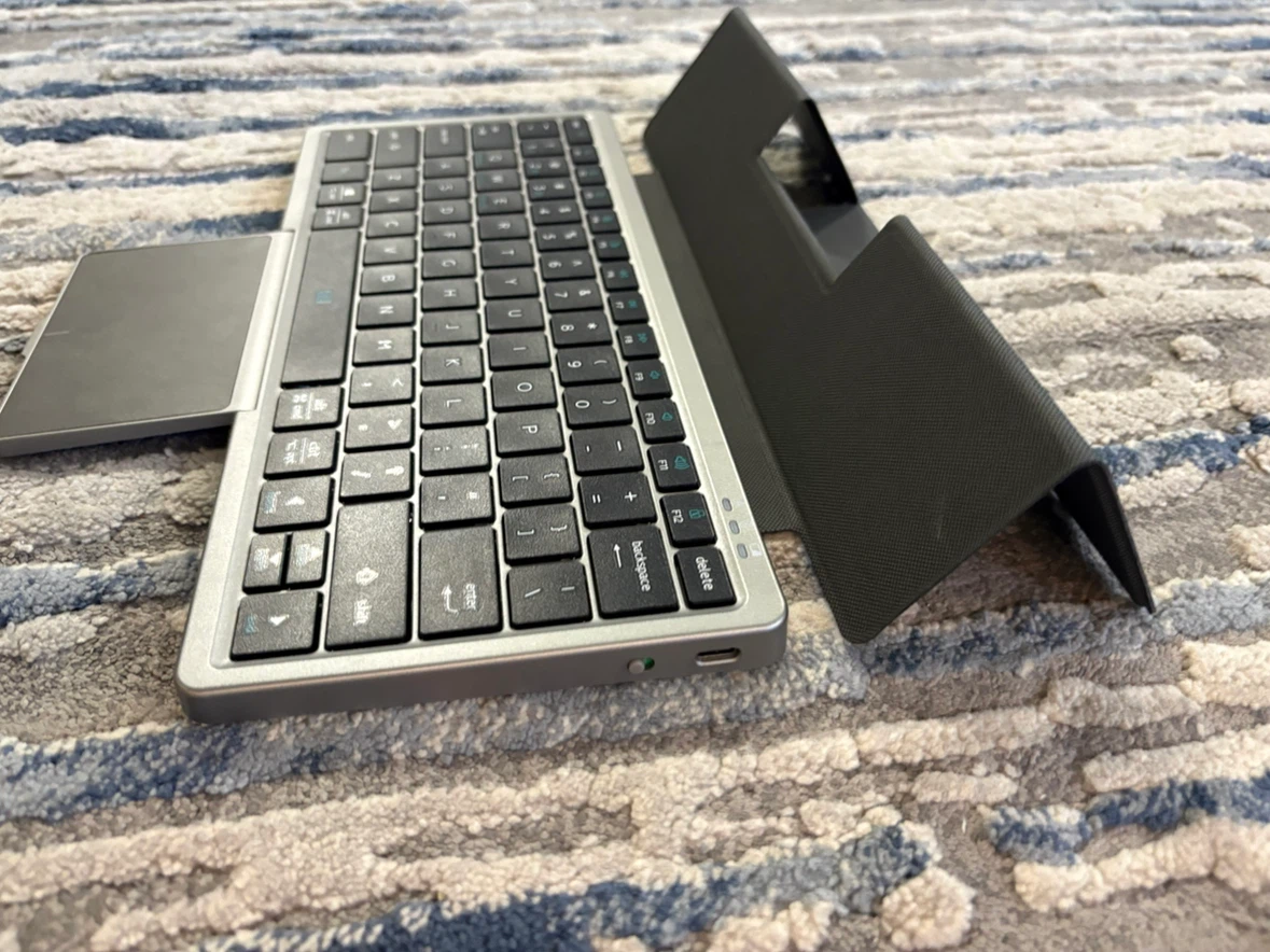 Blupebble Keyboard Case with Touchpad - photo 3