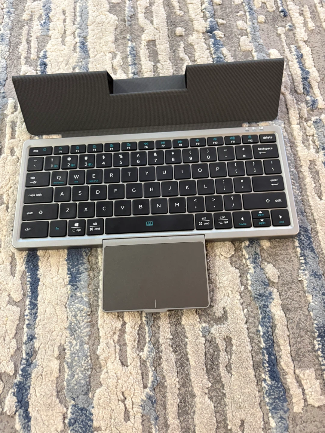 Blupebble Keyboard Case with Touchpad