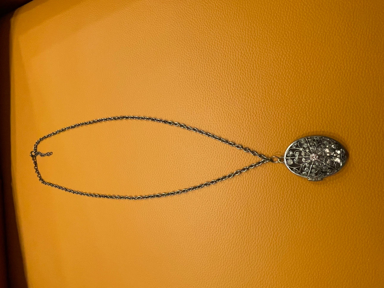 Vintage Style Filigree Locket Necklace - photo 2