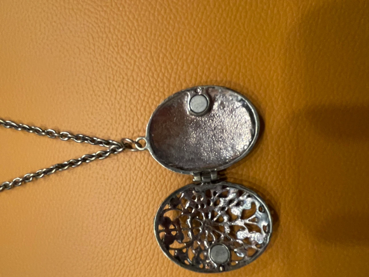Vintage Style Filigree Locket Necklace - photo 3