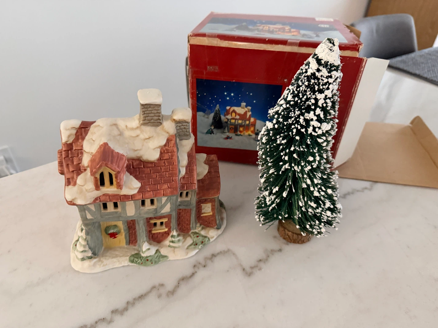 Maison de Noël originale Dickens avec arbre (vintage)