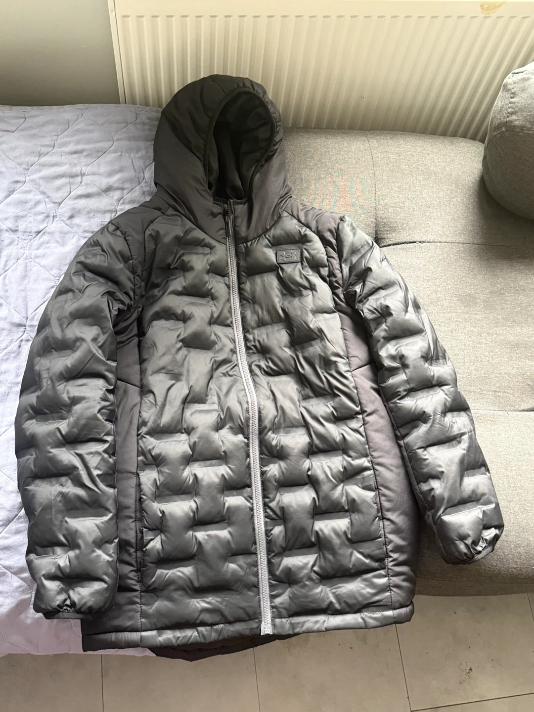 Under Armour Puffer Jacket Black-BOYS size XL (18/20)