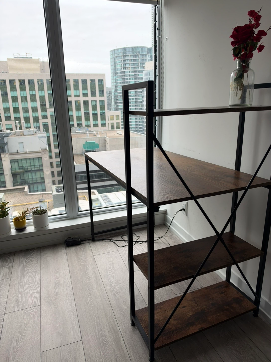 Computer desk with built-in storage shelves