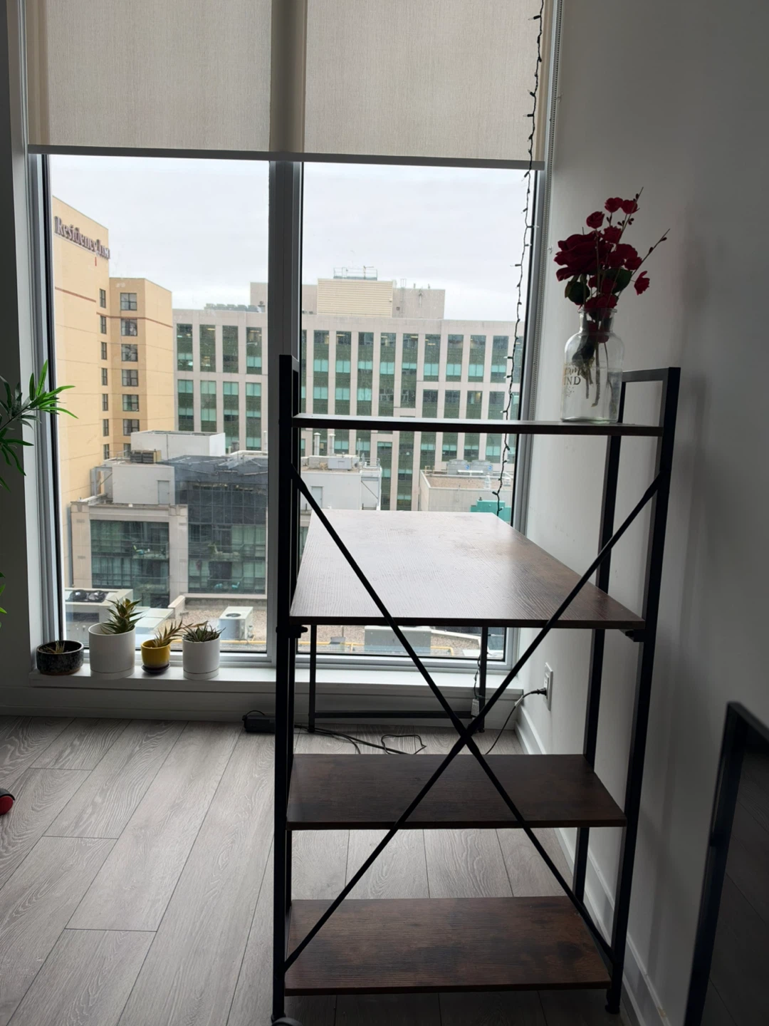 Computer desk with built-in storage shelves - photo 2