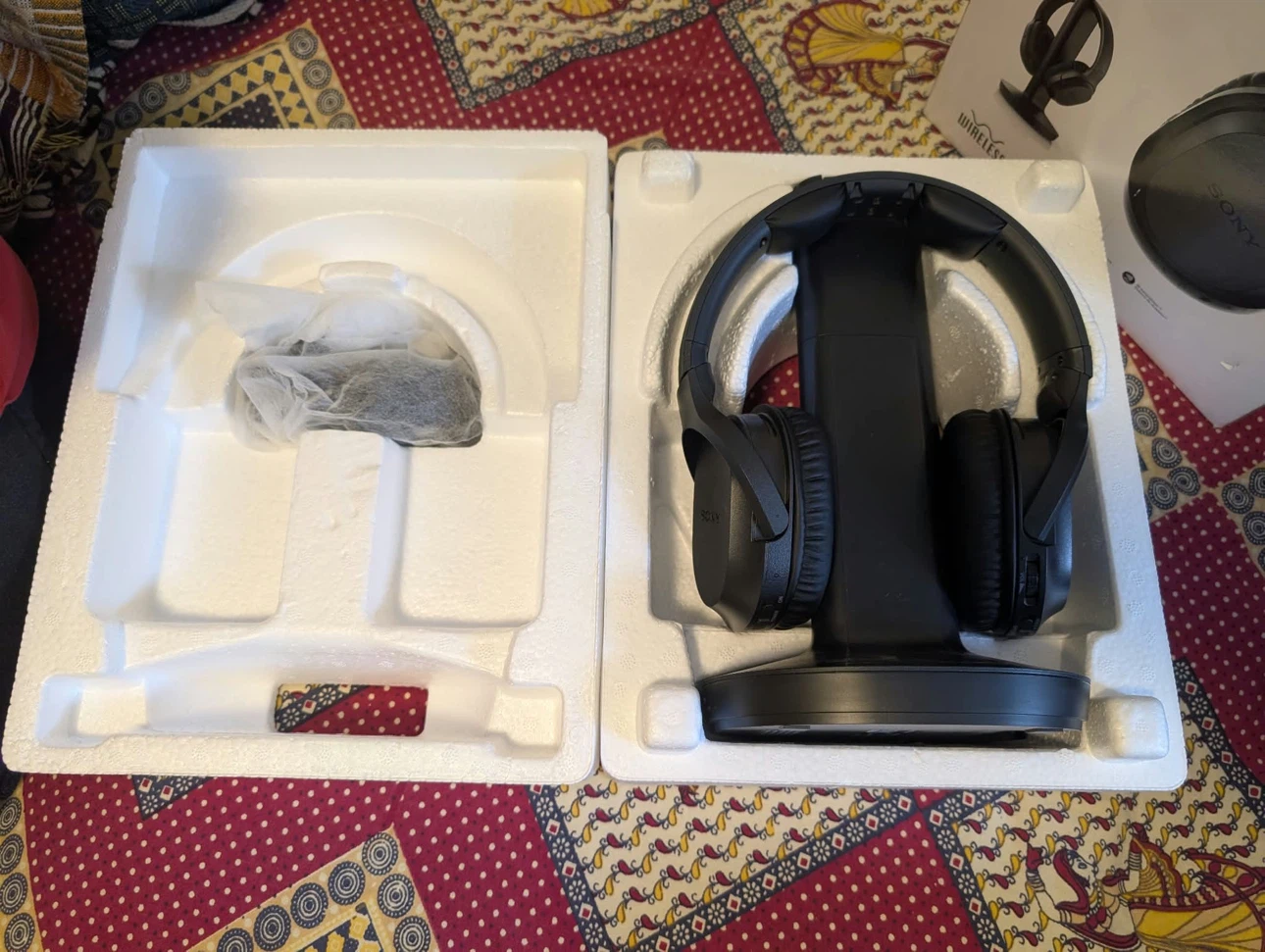Sony WH-RF400 Wireless Headphones – Like New - photo 3