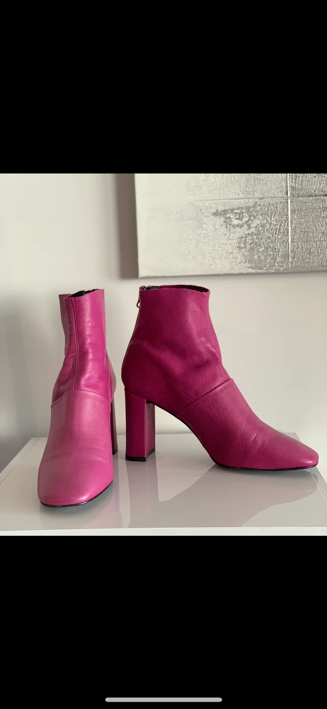 L’INTERVALLE Fushia All Leather Ankle Boots/Booties