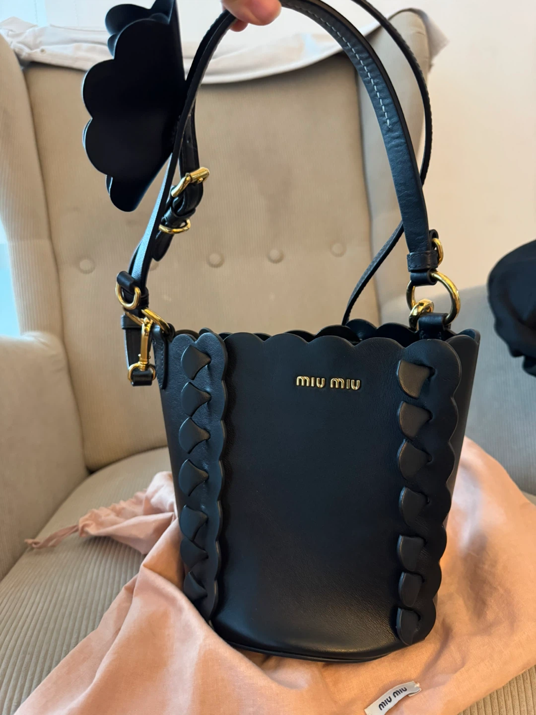 Authentic Miu Miu Flower Leather Bucket - photo 5