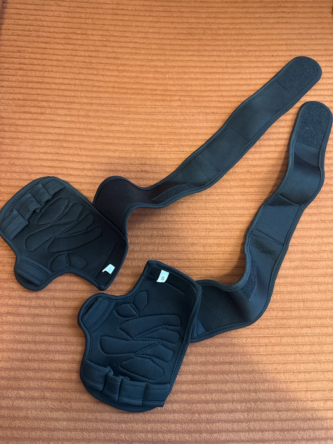 Weight lifting gloves