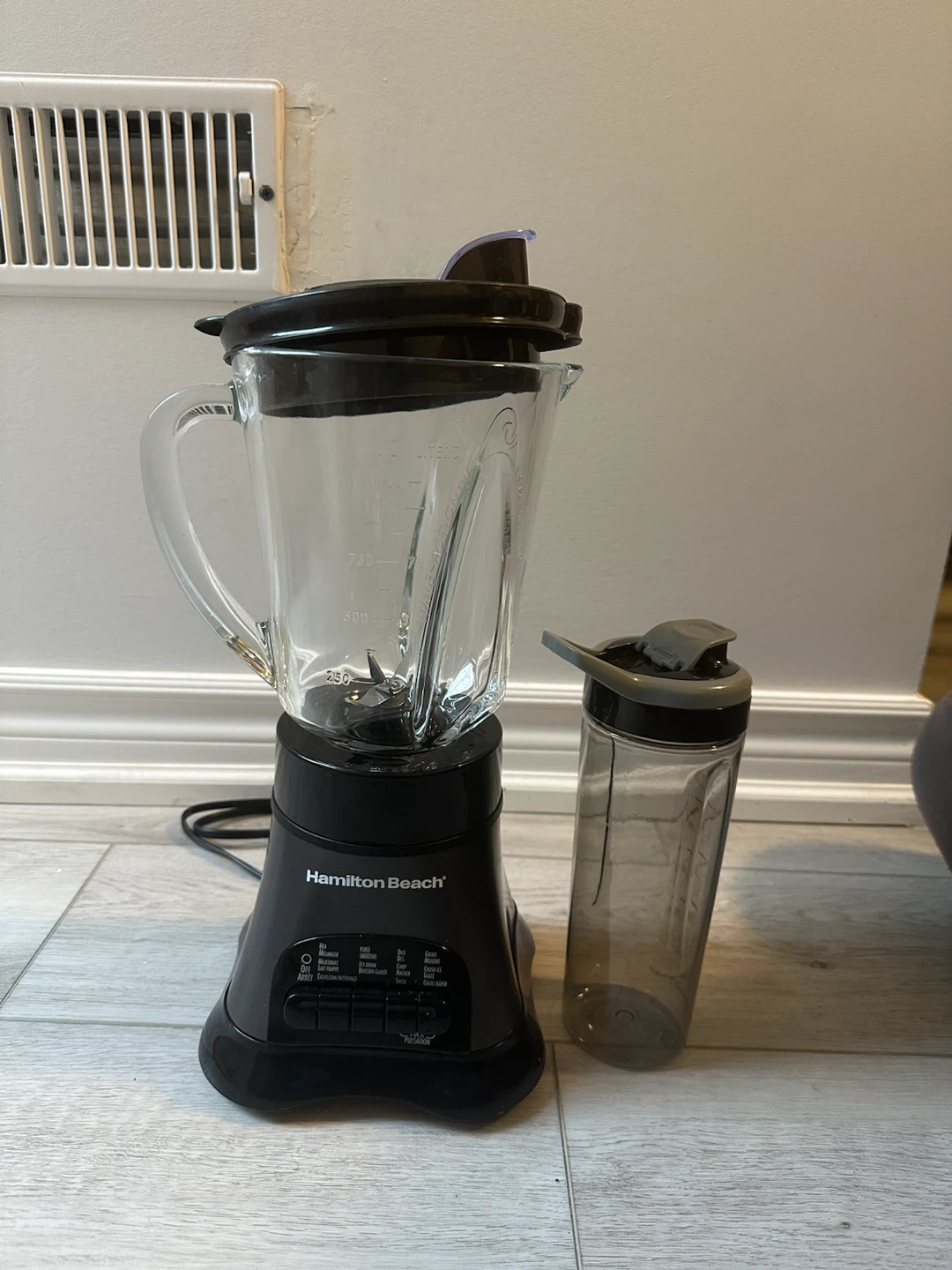 Hamilton Beach Wave Crusher Blender with Travel Jar