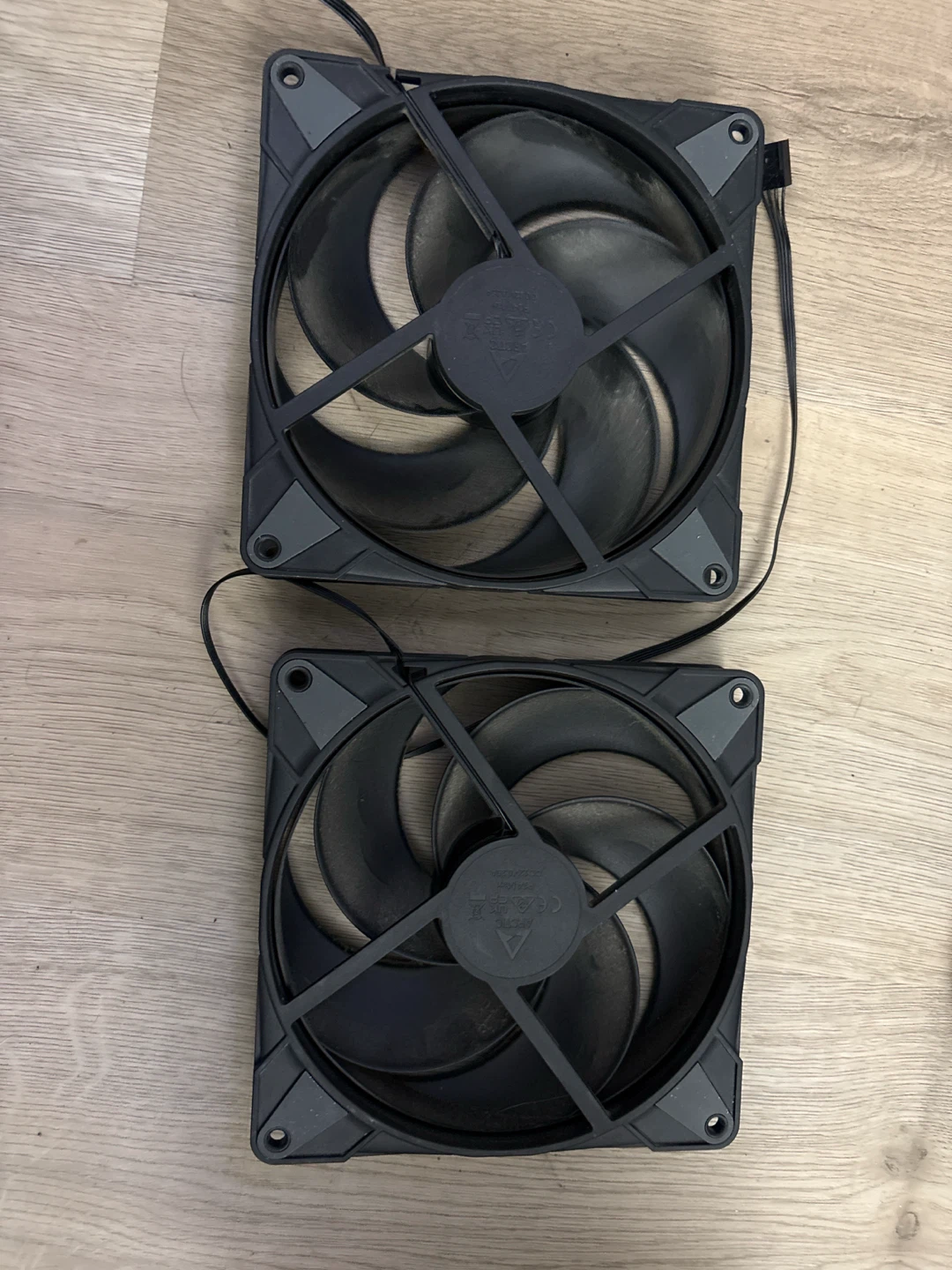 Two Arctic 140mm Case Fans - photo 2