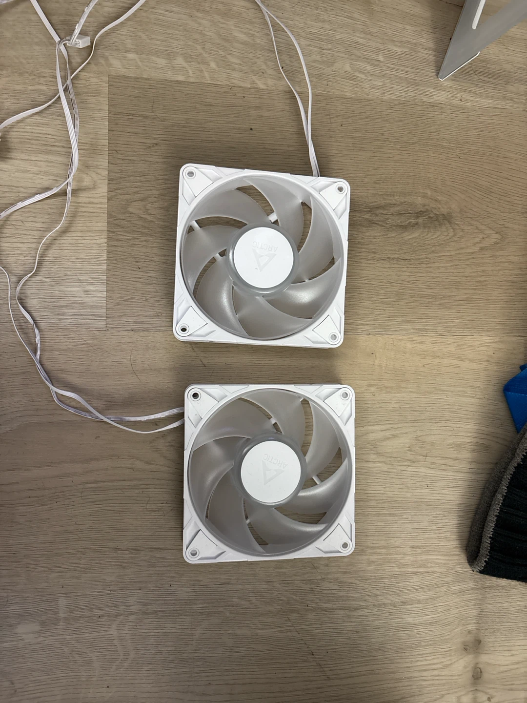 2 Arctic P12 Pro A-RGB White Case Fans
