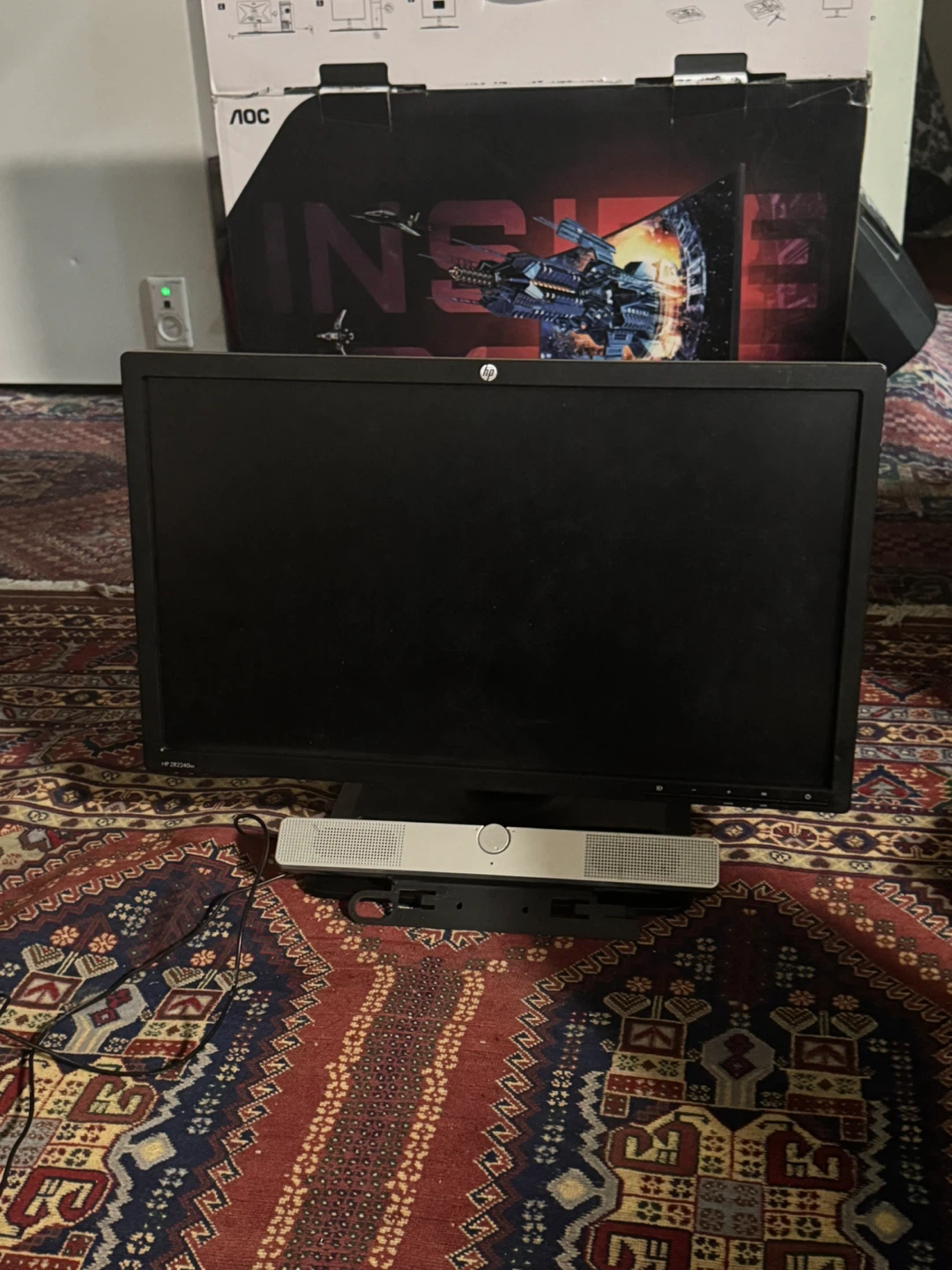 HP ZR2240w Monitor with Soundbar - photo 2