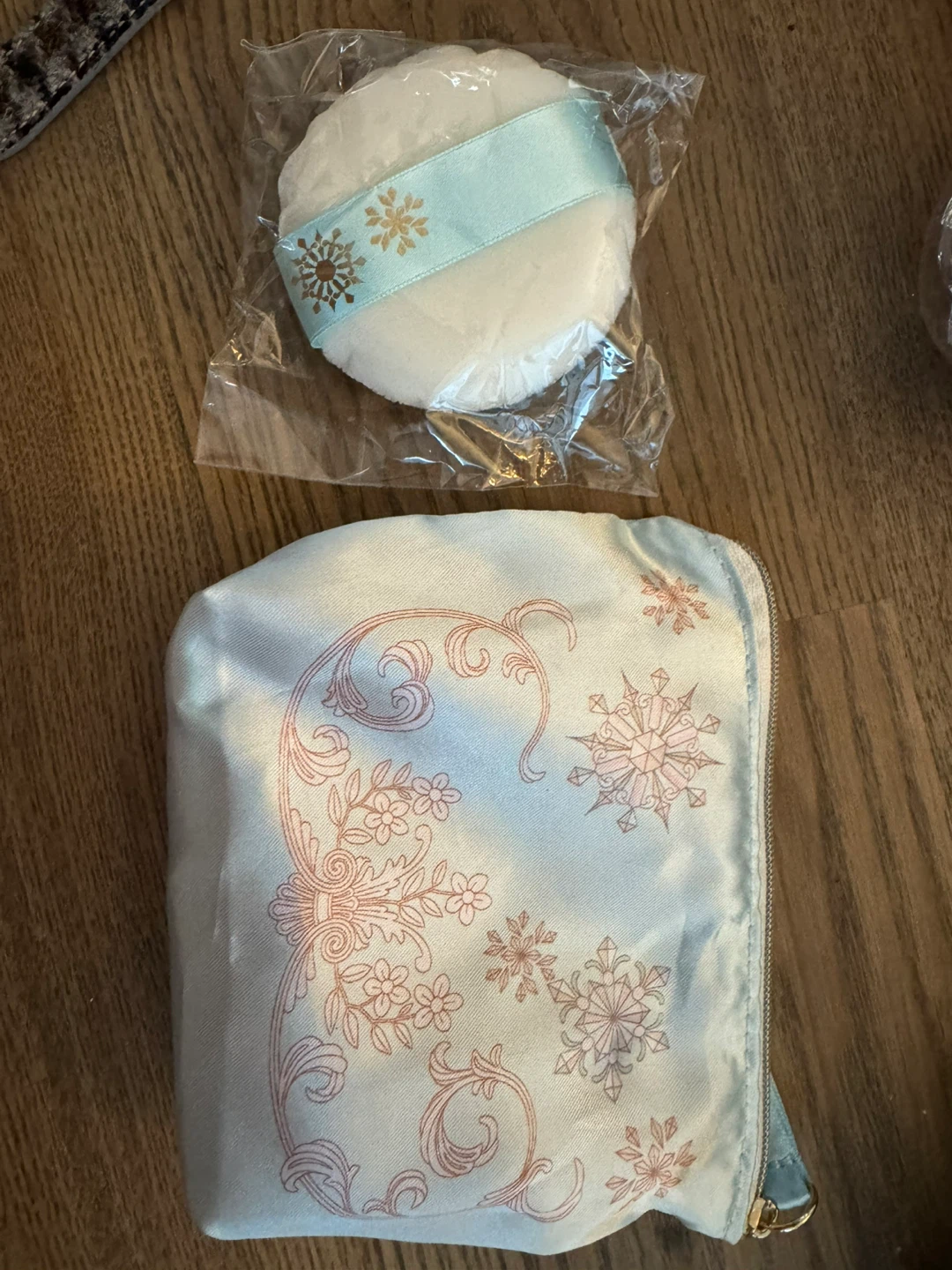 Shiseido Snowflake Cosmetic Pouch Powder Puff